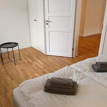 Apartment 4r *